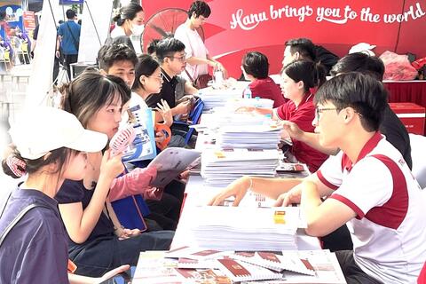 Kỳ thi riêng phục vụ xét tuyển đại học: Thí sinh cần chuẩn bị gì để không bị quá tải?