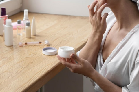 Mẹo dưỡng da mùa đông, tránh tắm nước nóng lâu, dưỡng ẩm đúng cách