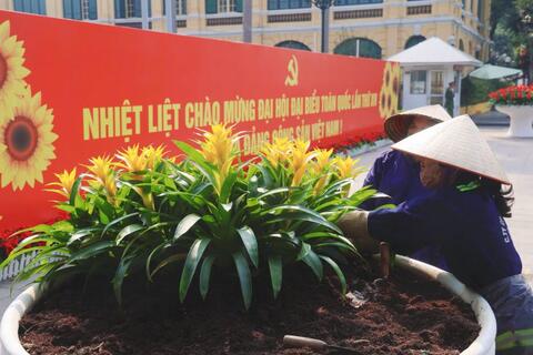 Đường phố Thủ đô rực rỡ từ nỗ lực của các công nhân môi trường