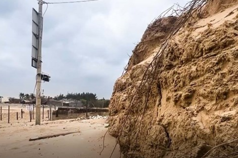 Sạt lở bủa vây bờ biển Vạn Tường, mong mỏi một tuyến kè an cư