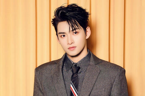 Sự nghiệp Anh trai say hi Hùng Huỳnh trước khi lọt đề cử đẹp trai nhất thế giới