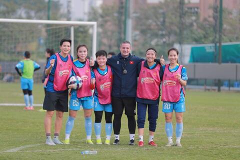 Tuyển nữ Việt Nam chia nhóm tập luyện, tiếp tục rà soát lực lượng
