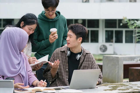 Sinh viên quốc tế mắc kẹt… ngoài Mỹ