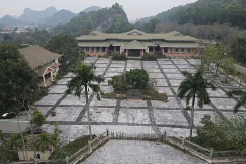 Trung tâm Hội nghị Hàm Rồng hoang tàn, tài sản bị mất cắp