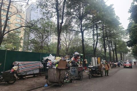 Nhiều điểm tập kết rác ở Hà Nội thành “điểm đen” về ô nhiễm