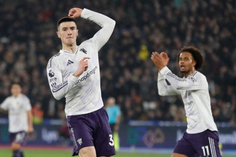 Benjamin Sesko giúp Man United thoát thua phút bù giờ