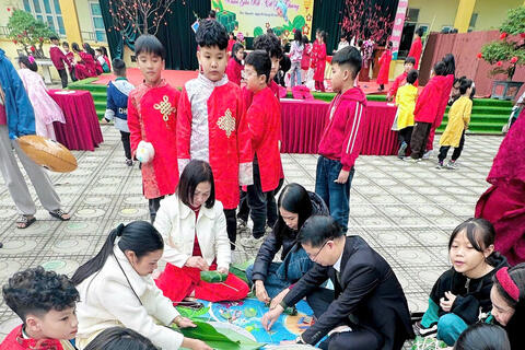 Đa dạng hoạt động trải nghiệm Tết cổ truyền cho học sinh Phú Thọ