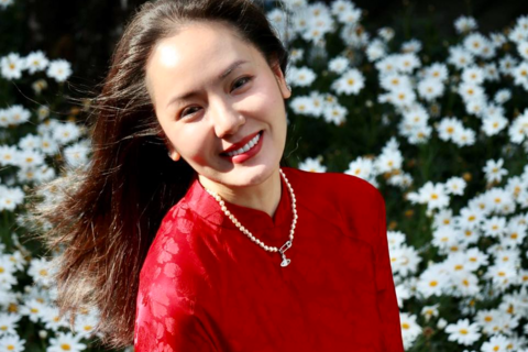 Mỹ nhân Việt mua vài căn nhà và xe nhờ 1 bài hát 2 triệu đồng