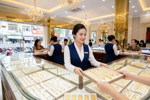 Giá vàng hôm nay 1/3: Thế giới neo cao, SJC bật tăng 3 triệu đồng/lượng