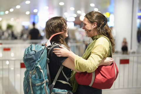 Khách Tây buồn vui lẫn lộn khi kẹt lại Việt Nam vì chiến sự Trung Đông