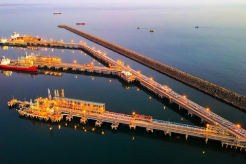 Giá xăng dầu biến động, nhiều người Hà Nội tranh thủ đổ đầy bình