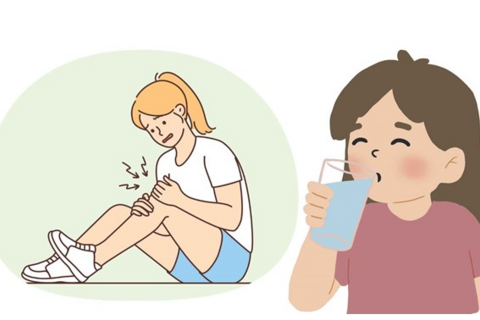 Đau khớp buổi sáng và bí quyết uống nước ấm của người Nhật