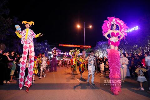 Gần 3.000 người tham gia Carnaval đường phố tại Điện Biên