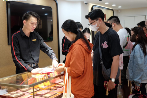 Giá vàng hôm nay 12/3: Vàng thế giới lùi về 5.156 USD, trong nước vẫn neo cao