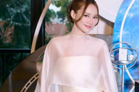 Bất ngờ vóc dáng thon gọn của Nhã Phương sau 1 tháng sinh con