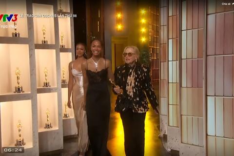 Nữ diễn viên Amy Madigan Young xúc động khi lần đầu nhận Oscar