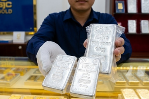 Giá bạc hôm nay 15/3: Tiếp tục giảm, mất hơn 100,000 VNĐ/lượng