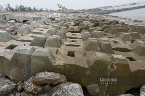 Cận cảnh kè biển ở Ninh Bình từng liên tiếp bị sóng đánh sập nhiều đoạn