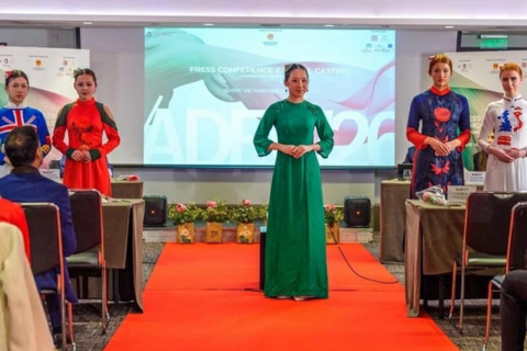 Fashion Week London 2026: Tôn vinh áo dài Việt trên sàn diễn thời trang quốc tế