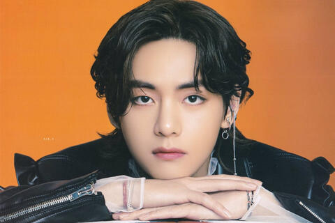 V BTS nói về album mới, tiết lộ ca khúc yêu thích liên quan Jungkook