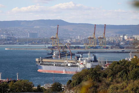 Vì sao EU phải tạm dừng lệnh cấm hoàn toàn dầu mỏ Nga?