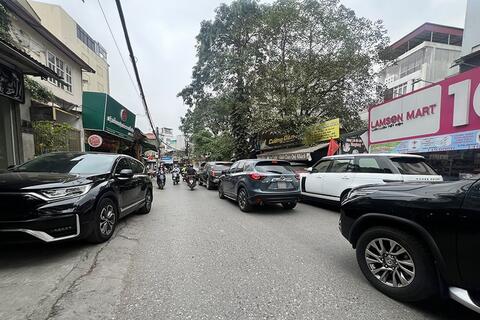 Đường nội khu đô thị thành bãi đỗ xe