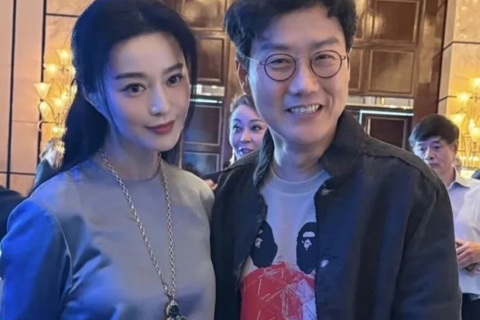 Phạm Băng Băng gây xôn xao khi chụp ảnh cùng đạo diễn Squid Game