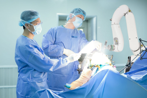 Việt Nam lần đầu có Robot AI chủ động hoàn toàn kỹ thuật quan trọng trong thay khớp