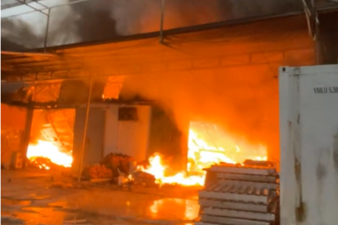 Cháy cơ sở sản xuất bánh kẹo tại xã Hương Sơn