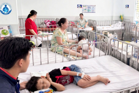 Dịch tay chân miệng bùng phát, bệnh viện TP HCM sẵn sàng tình huống quá tải