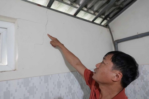 Yêu cầu bồi thường dứt điểm nhà dân bị nứt do thi công Quốc lộ 8A