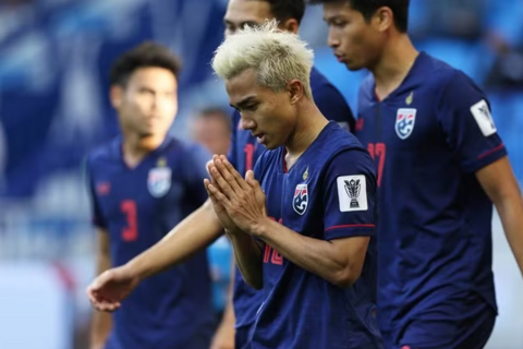 Tuyển Thái Lan đối diện án phạt nặng vì Chanathip