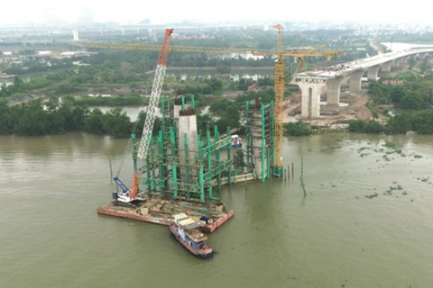 Thi công ngày đêm trên công trường dự án cầu dây văng rộng nhất Hải Phòng