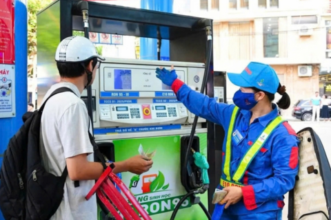 Việt Nam giữ vững phòng tuyến xăng dầu giữa cơn bão giá toàn cầu