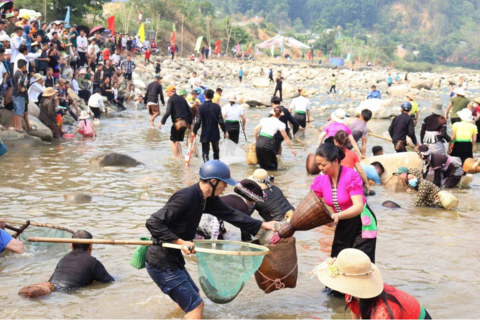 Tháng Tư về, khám phá lễ hội Then Kin Pang