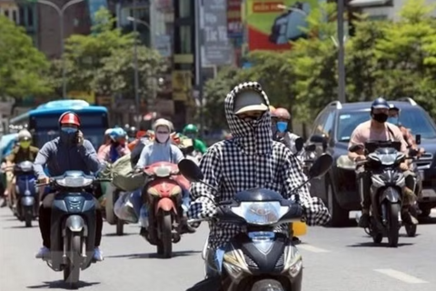 Dự báo thời tiết ngày 15/4: Trung Bộ nắng nóng gay gắt, Nam Bộ mưa về chiều tối