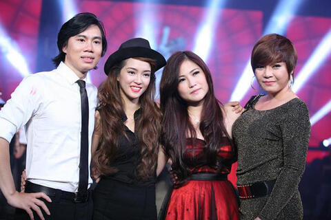 Quán quân Giọng hát Việt Hương Tràm và dàn á quân năm 2012