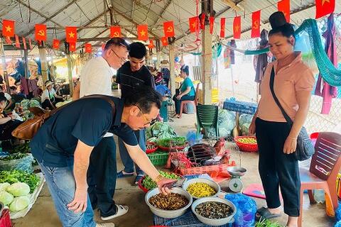 Chợ côn trùng Nà Sy có một không hai ở Sơn La