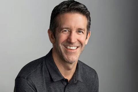 John Ternus, người thay Tim Cook điều hành Apple là ai?