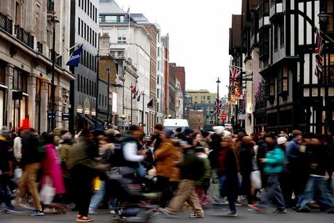 Anh: Nguy cơ suy thoái đe dọa việc làm của hàng trăm nghìn người