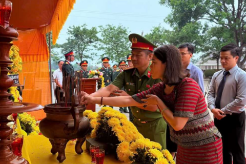 An táng 8 hài cốt liệt sĩ tại Khe Sanh