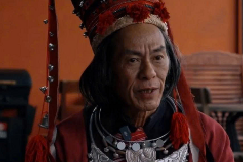 2 trưởng thôn phim giờ vàng gây sốt ở tác phẩm trăm tỉ "Phí phông"