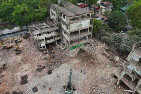 Tháo dỡ tổ hợp giải trí nổi tiếng một thời của giới trẻ Hà Nội