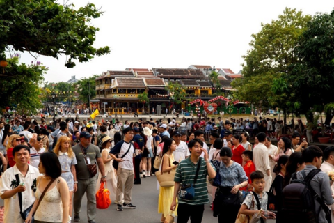 Điểm tin du lịch 5.5: 12 triệu lượt khách dịp nghỉ lễ, 8,8 triệu khách quốc tế trong 4 tháng đầu năm