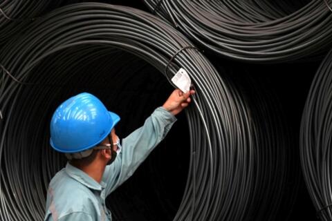 Giá vật liệu có thể tăng gần 100%, Bộ Xây dựng ra hướng dẫn điều chỉnh hợp đồng cho nhà thầu