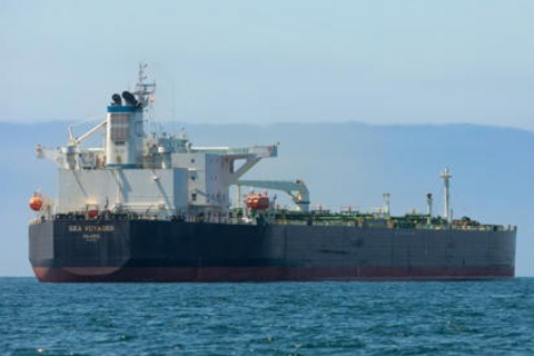 Giá dầu leo dốc sau phát biểu cứng rắn của ông Trump về Iran
