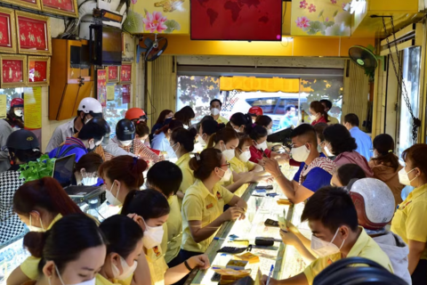 Giá vàng ngày 17/5: Vàng trong nước đi ngang, vàng thế giới giảm nhẹ
