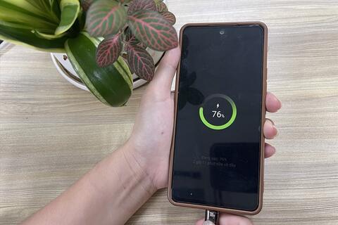 Điện thoại nóng lên bất thường giữa trời nắng, người dùng không nên chủ quan