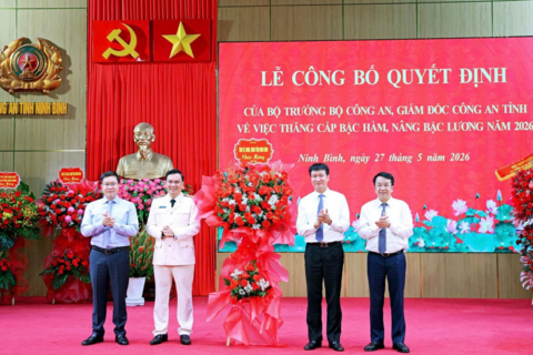 Hơn 2.000 cán bộ, chiến sĩ Công an Ninh Bình được nâng lương, thăng cấp hàm