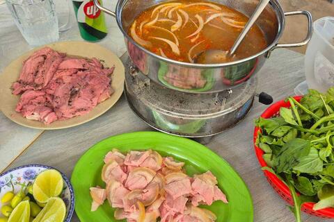 Thưởng thức hương vị bò nóng "độc nhất vô nhị" ở đảo ngọc Phú Quý